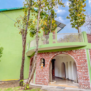 Akhanda Yoga Shri Jungle Ashram Photo Entrance